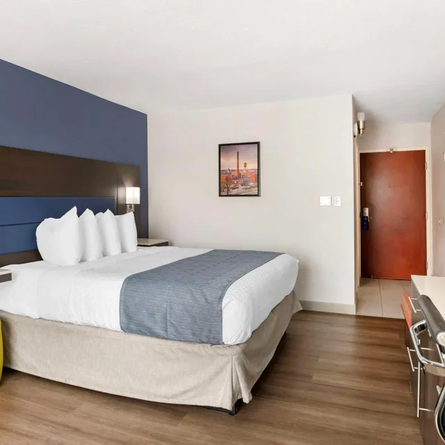 جناح بسرير كينج بغرفة نوم واحدة مع أريكة، Best Western Premier Richmond City Gateway 7/10