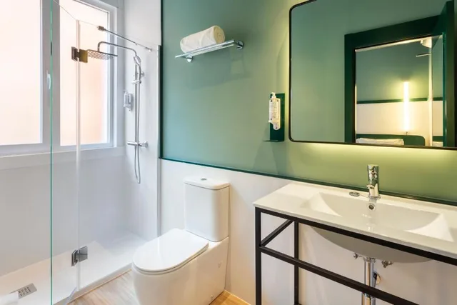Superior, Double Bed, B&B HOTEL Madrid Centro Plaza Mayor 2/2