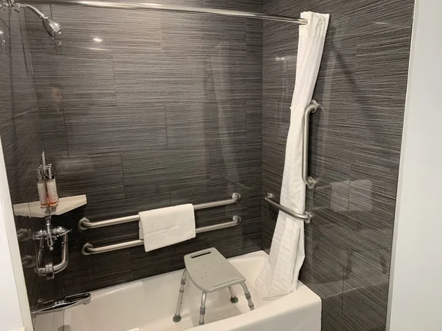غرفة بسرير كوين لذوي الإعاقة، Pacific Inn Monterey 10/10