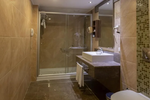 غرفة عائلية بإطلالة على الحديقة، Kolin Hotel Spa & Convention Center 3/3