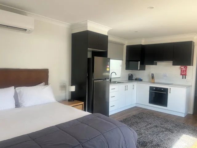 Studio, Cabin, 1 Queen and 2 Bunk Beds، Bendigo Park Lane Holiday Park 1/6
