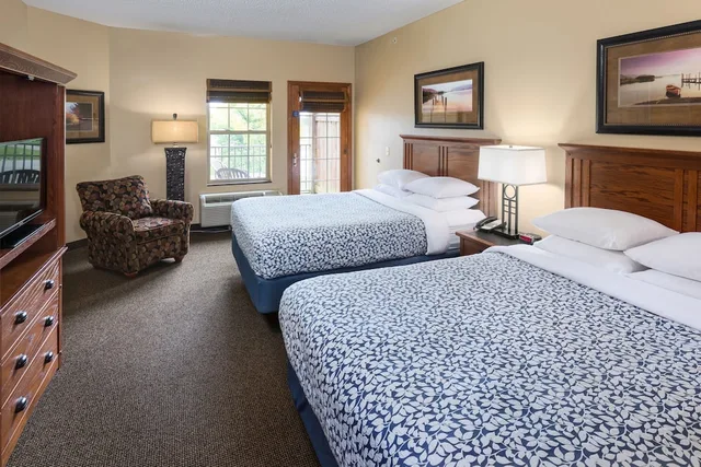 غرفة قياسية بسريرين كوين، Bridges Bay Resort 1/4