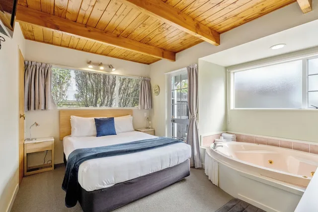 Lake, End, Apartment, Queen Bed, Adult Only، Cottage Mews Motel 5/10