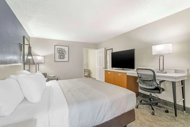 غرفة قياسية بسرير كينج، Quality Inn Daytona Speedway I-95 4/7