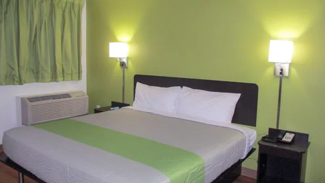 1 Queen Bed - Smoking, Micfridge، Motel6 North Olmsted, OH - Cleveland 2/6