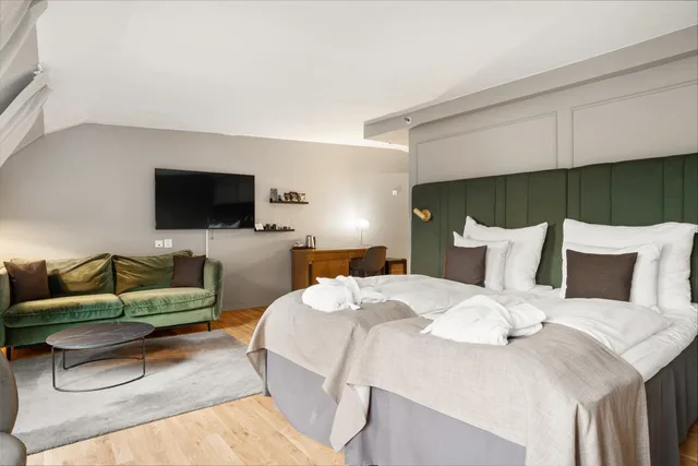 Junior Suite, Queen Bed, Home Hotel Bryggen 1/1