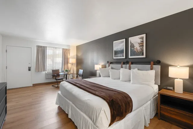 غرفة قياسية بسرير كينج، Adventure Inn Durango 3/4