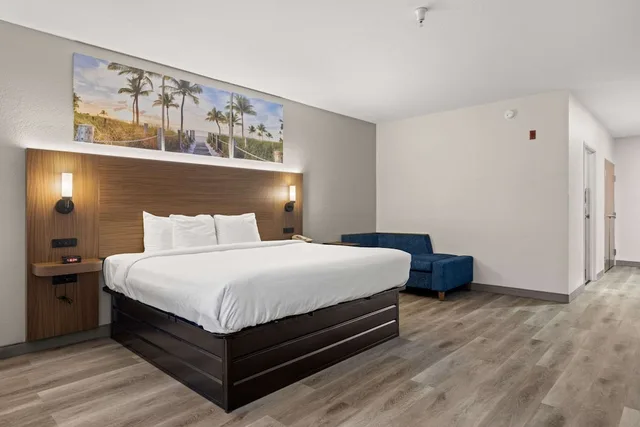 جناح بسرير كينج، Clarion Pointe Lakeland I-4 4/8