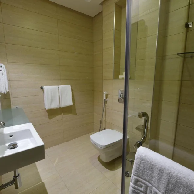 غرفة قياسية، Ramada Encore By Wyndham Kuwait Downtown 10/11