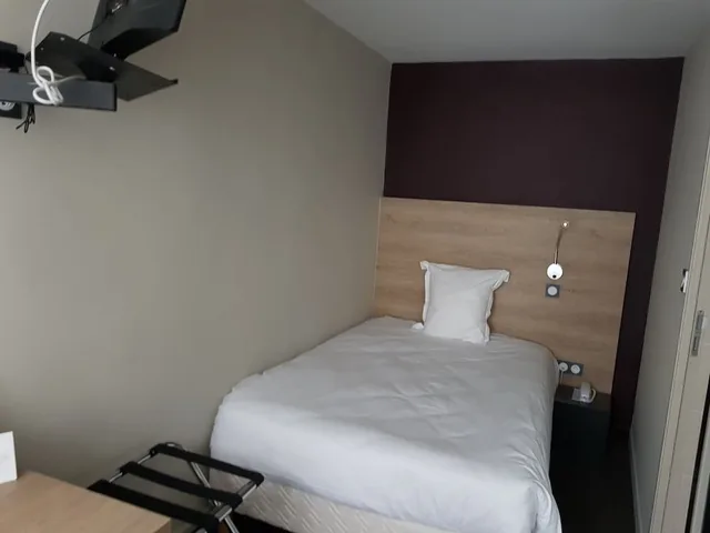 غرفة مفردة بسرير فردي، Logis Hotel La Bonne Auberge 1/2