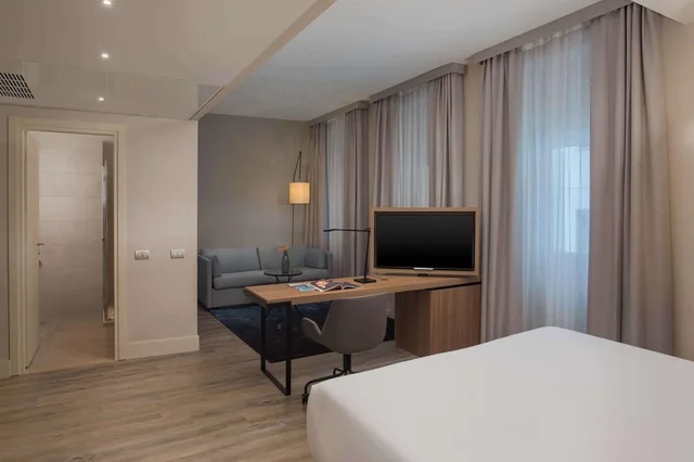 Premium, King Bed, with Extra Bed, Nh Trieste Hotel 4/6