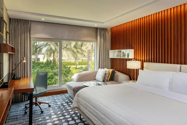 Guest Room, Deluxe, Queen Bed, Garden View, Le Meridien Dubai Hotel and Conference Centre 2/10