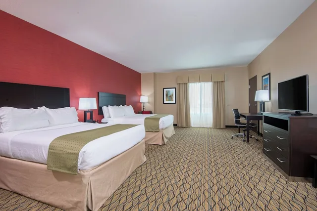 غرفة قياسية بسريرين كوين، Holiday Inn Salina 1/3
