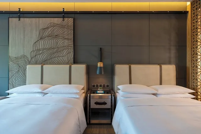 غرفة بسريرين مزدوجين بإطلالة على المسبح، Renaissance Xiamen Hotel 4/6