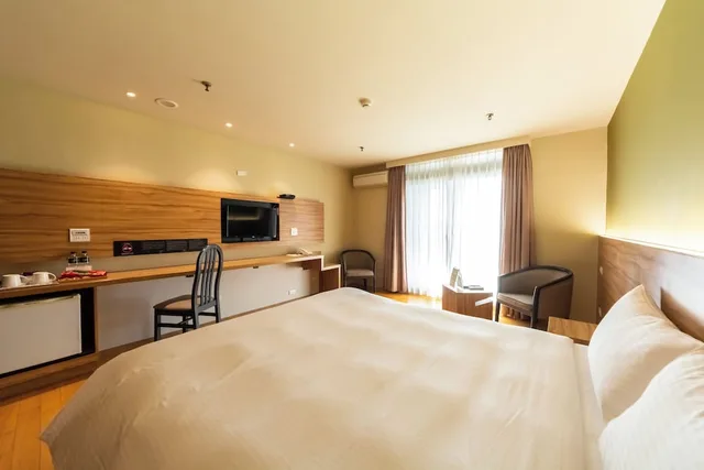 Standard, Queen Bed, Landis Inn Lotung 1/10