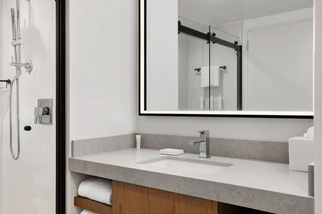 غرفة كلوب بسرير كينج بإطلالة على المرسى، Marriott Marina Del Rey 4/10