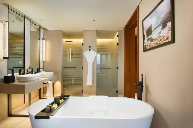 غرفة بسرير كينج بشرفة، Alila Hinu Bay Salalah Mirbat 3/4