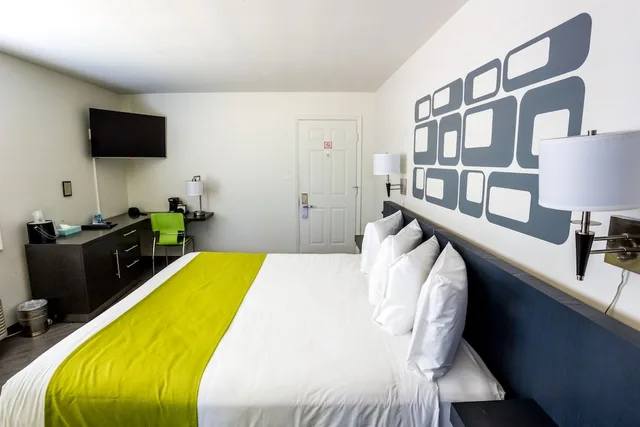 غرفة قياسية بسرير كينج، University Inn Tempe 6/10