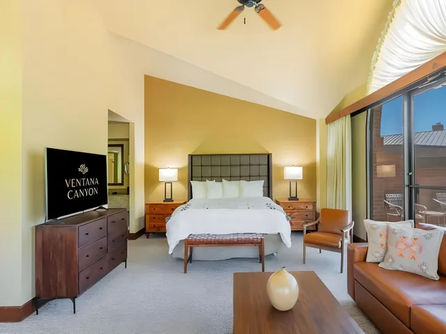 Room, 1 King and 2 Double Beds, Ventana Canyon Club and Lodge 1/1
