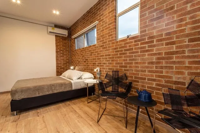 غرفة بسرير كوين، Soy Local Housetel 2/3