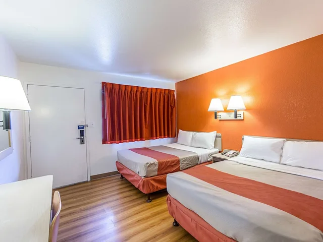 غرفة قياسية بسريرين مزدوجين للمدخنين، Motel6 Yreka, CA 4/10