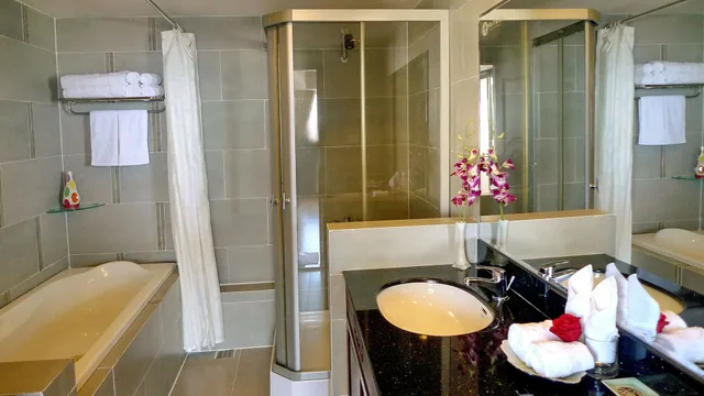 جناح جونيور بسرير كوين بإطلالة على المدينة، Asia Paradise 3/3