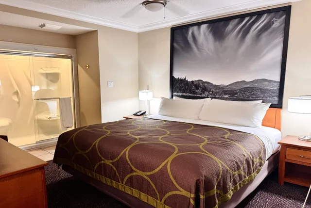 جناح بسرير كينج بغرفة نوم واحدة، Super 8 by Wyndham Castlegar BC 1/1