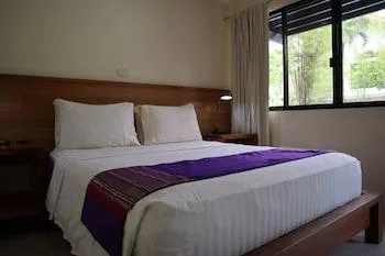 Executive, Pool Side، Domicilio Lorenzo Apartelle 2/2