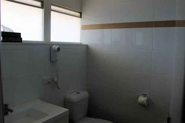 غرفة عائلية بسرير كوين وسريرين منفصلين، Hospitality Inn Geraldton SureStay Collection by Best Western 7/8