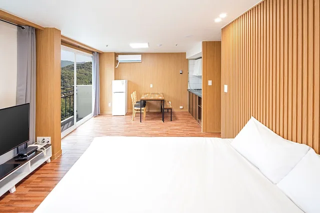 Condo, Deluxe, Suite, Quadruple, 2 Futon Beds, Queen Bed, Forest View، Ocean To You Resort Sokcho Seorak Beach Hotel And Condo 7/10