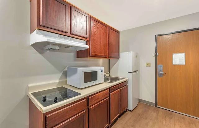 غرفة بسريرين كوين بمطبخ، Studio 6 Extended Stay Little Rock Southwest AR 7/8