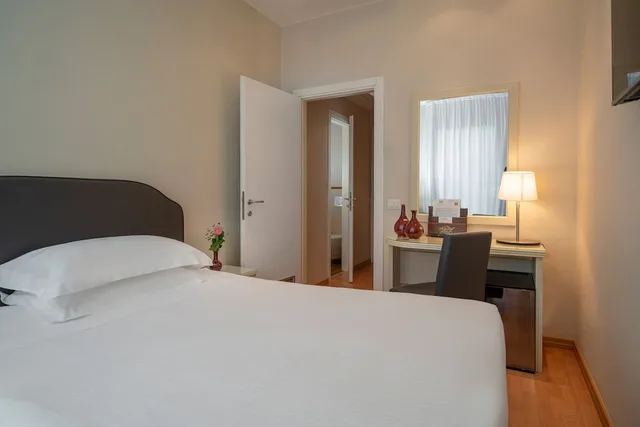 غرفة اقتصادية مفردة بسريرين منفصلين، National Hotel 1/5