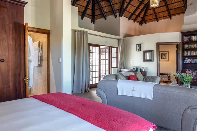 Elegant, Suite, King and Twin Beds, Garden and Pool View، Wedgeview Country House Spa 2/3