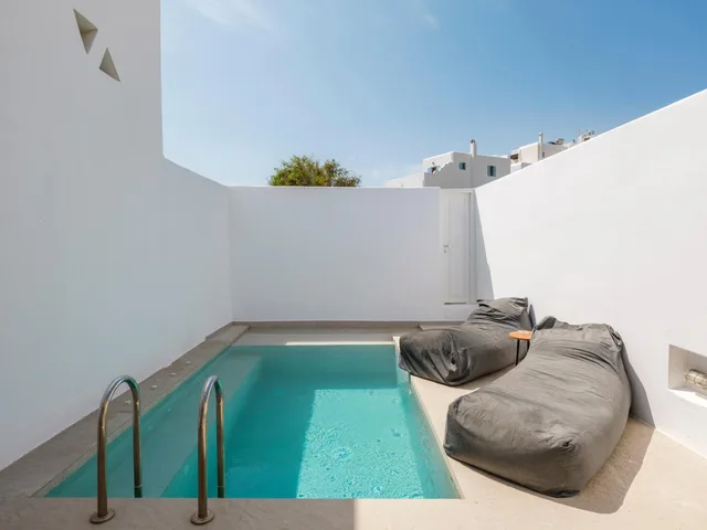 جناح ديلوكس، Mykonos Drops 8/10