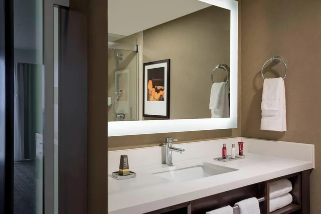 غرفة بسريرين مزدوجين بشرفة بإطلالة، San Antonio Marriott Riverwalk Hotel 7/7