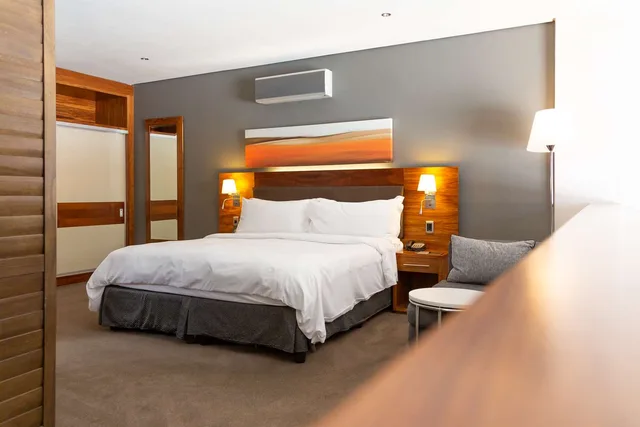 غرفة بسرير كوين، Doubletree By Hilton Cape Town - Upper Eastside 3/6