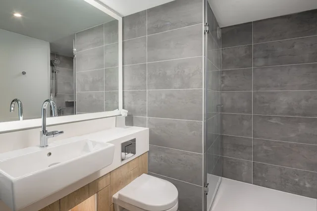 غرفة ديلوكس بسريرين منفصلين، Courtyard by Marriott Paris Charles de Gaulle Central Airport 5/5