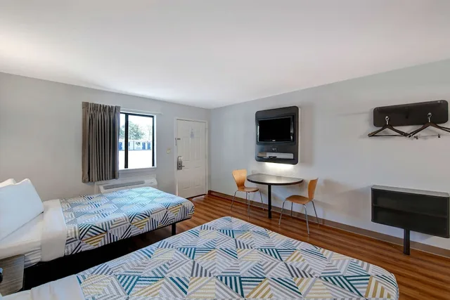 غرفة قياسية بسريرين كوين لذوي الإعاقة، Motel6 Sulphur Springs, TX 2/4