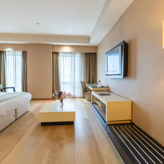 جناح جونيور، Sundance Hotel Istanbul 6/10
