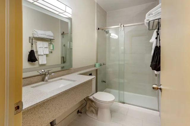 غرفة قياسية بسرير كينج بمطبخ، Best Western Kincardine 10/10