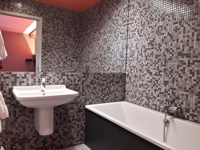 1 Bedroom, Triple, 1 Double and 1 Single Bed, Hotel Le Renard 9/10