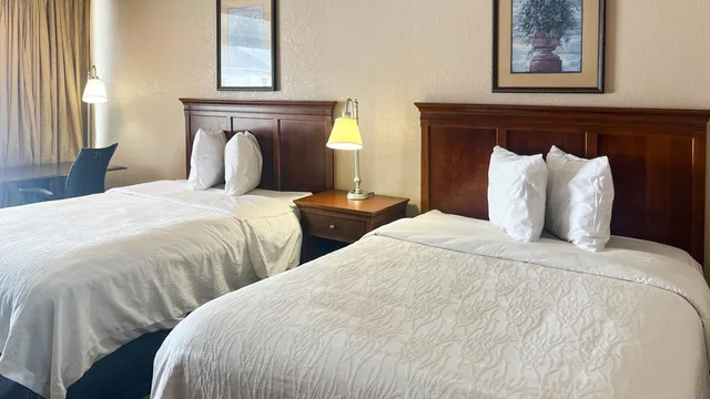 غرفة بسريرين كوين للمدخنين بمطبخ، Motel 6 Williamston, NC - Highway 17 4/6