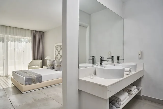 فيلا بسرير فردي وسريرين كوين مع أريكة بمسبح خاص، Sandy Villas Resort 2/3