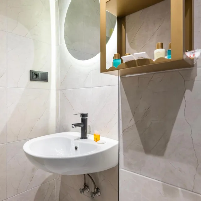 غرفة قياسية رباعية، Azze Hotel 10/10