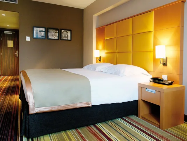Club, Twin Beds, New Hotel Charlemagne 4/8