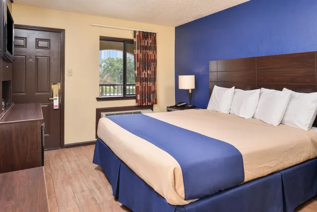 غرفة اقتصادية بسرير كينج للمدخنين، Americas Best Value Inn Medical Center Downtown 1/4
