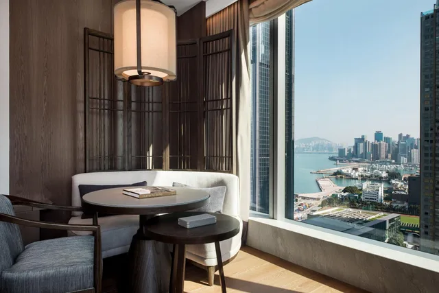 Premier, King Bed, Partial Harbour View، The St. Regis Hong Kong 9/10