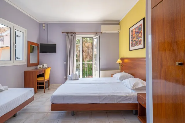 غرفة ثلاثية، Mirabel City Center Hotel 3/10