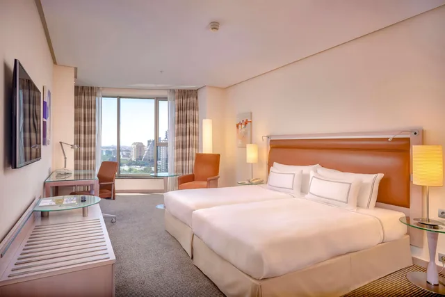 غرفة بسريرين منفصلين بإطلالة، Melia Valencia Palacio de Congresos Formely Hilton Valencia 5/9