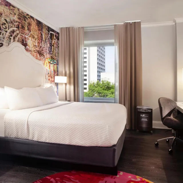Standard, Queen Bed, Bath and Shower، Indigo Atlanta Midtown Hotel 2/6